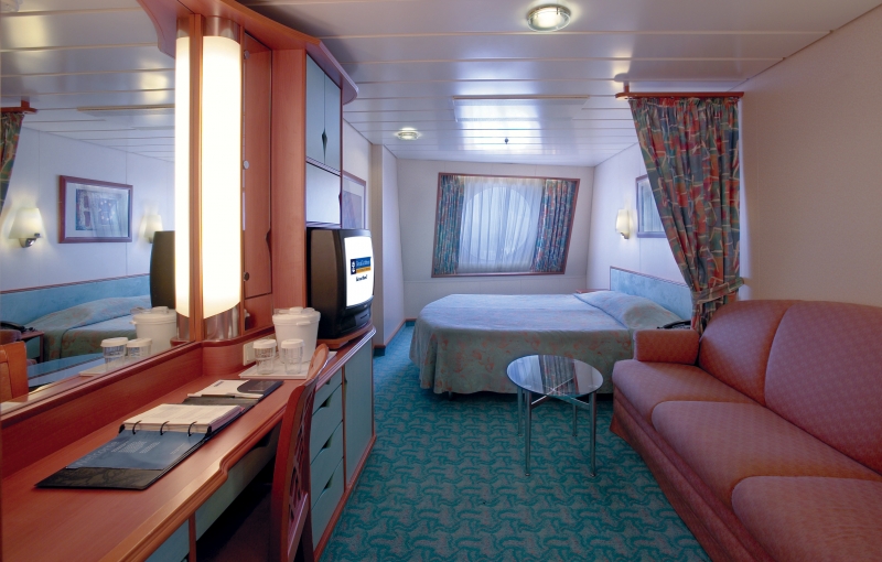 Каюта з вікном "Ocean View Stateroom"