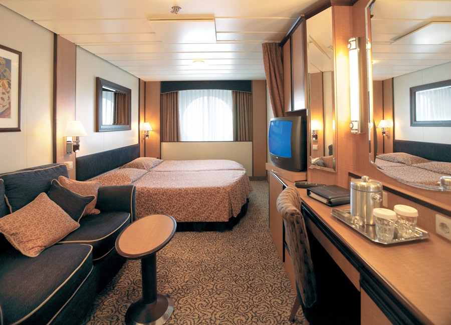 Каюта з вікном "Ocean View Stateroom"