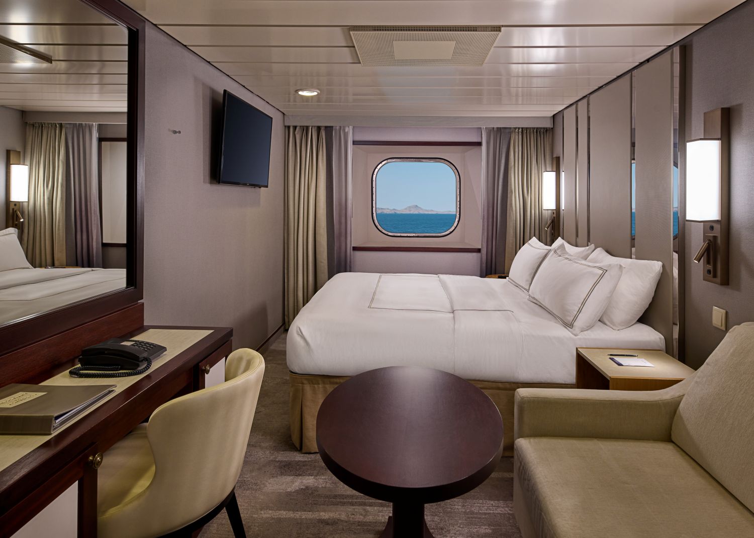 Каюта з вікном "Oceanview Stateroom"