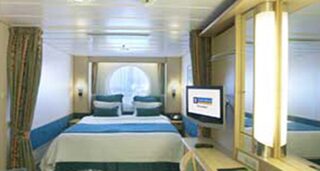 Каюта з вікном "Ocean View Stateroom"