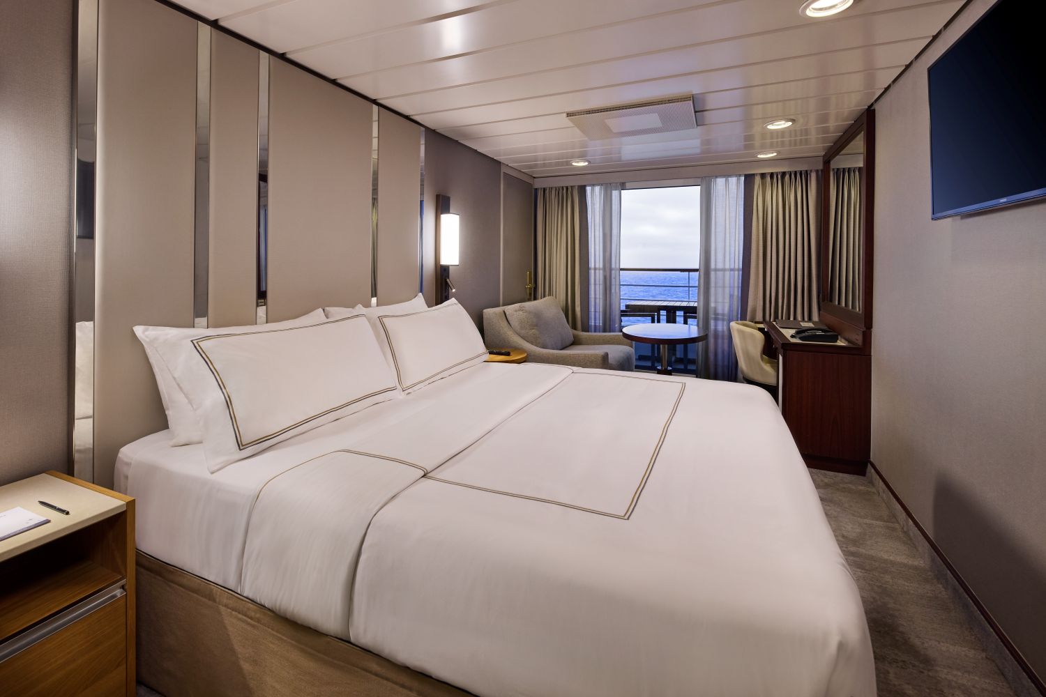 Каюта з балконом "Veranda Stateroom"