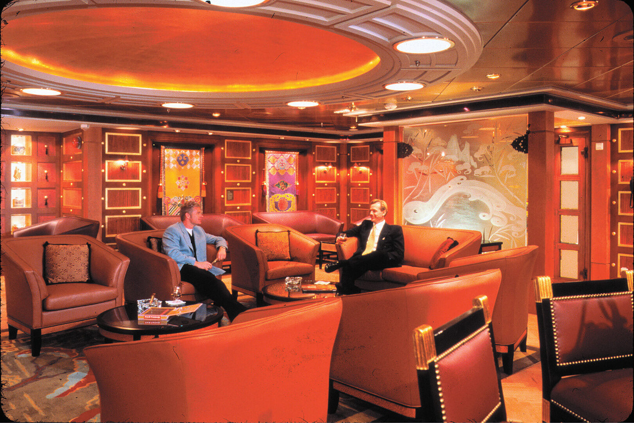 Круїзний лайнер Adventure of the Seas - Клуб знатоков (Connoisseurs Club)