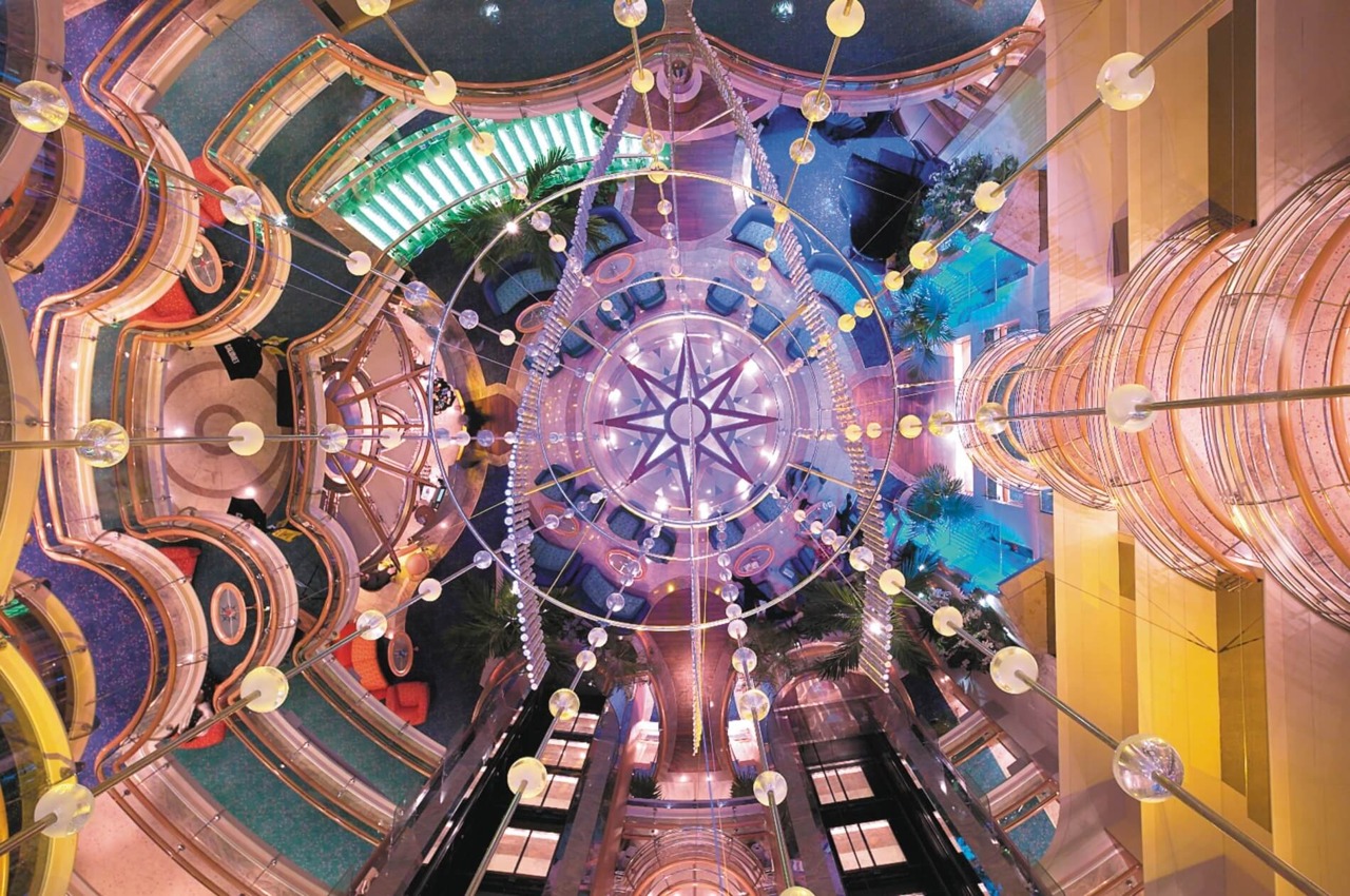 Круїзний лайнер Jewel of the Seas - Атриум (Centrum)