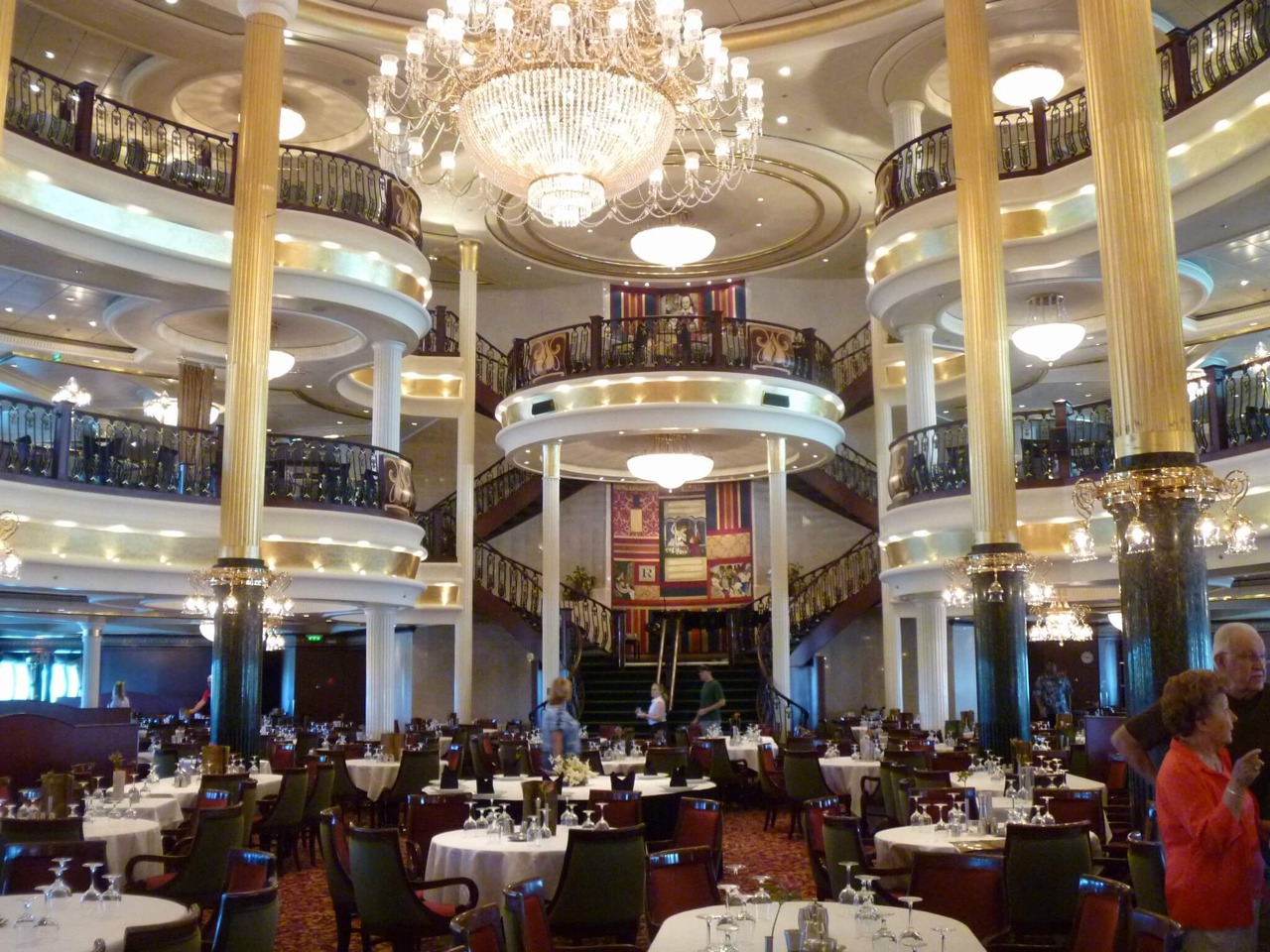 Круизный лайнер Navigator of the Seas - Основной ресторан (Dining Room)