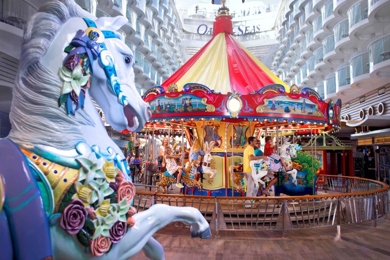 Круїзний лайнер Oasis of the Seas - Карусель на прогулочной палубе (Carousel Boardwalk)