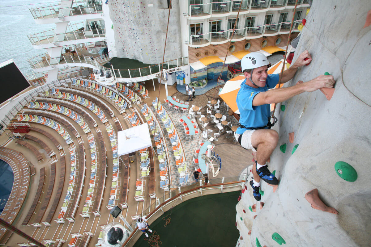 Круїзний лайнер Oasis of the Seas - Скалодром (Rock Wall)