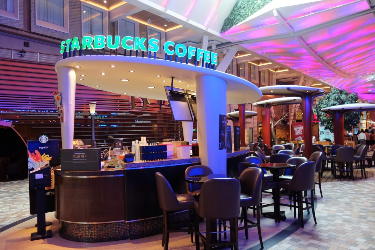 Круїзний лайнер Oasis of the Seas - Кофейня Старбакс (Sturbucks)