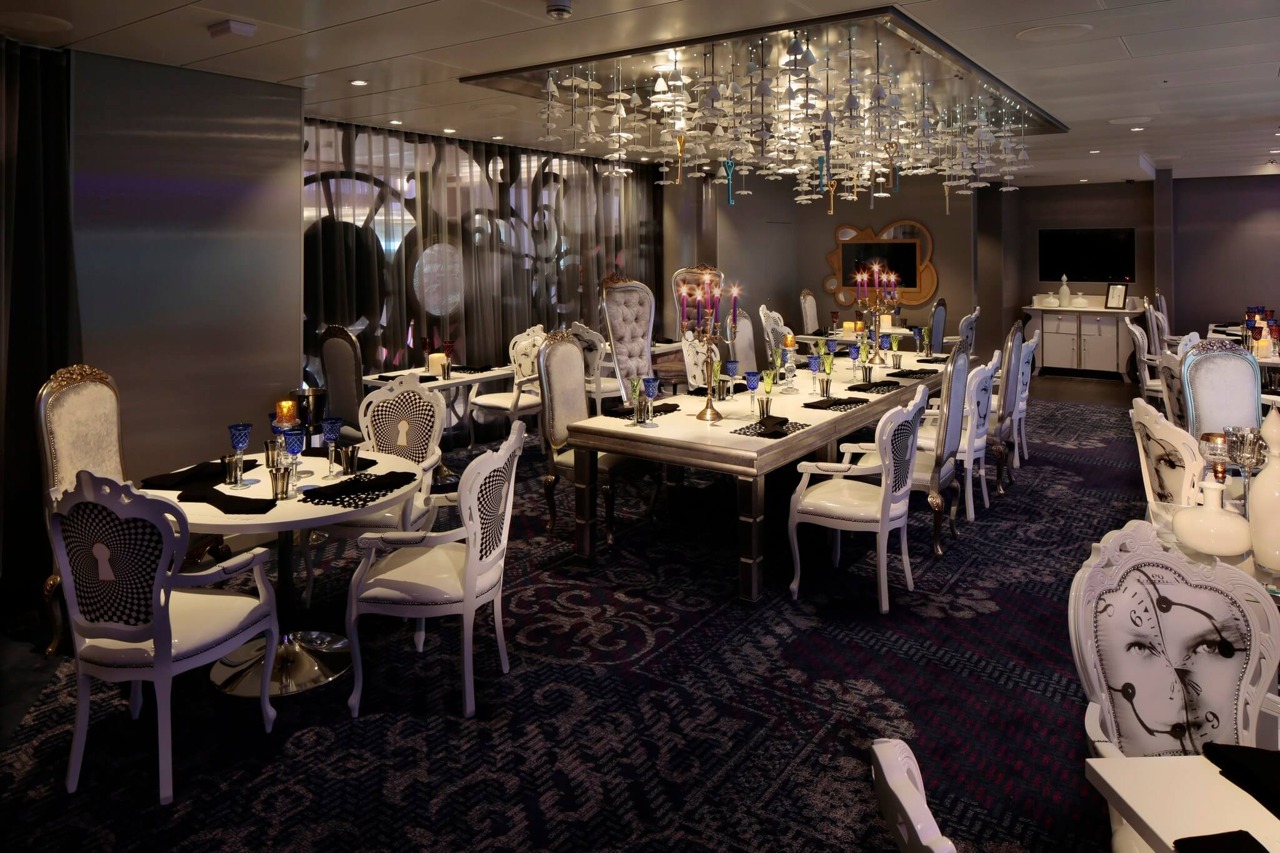 Круїзний лайнер Quantum of the Seas - Ресторан Wonderland