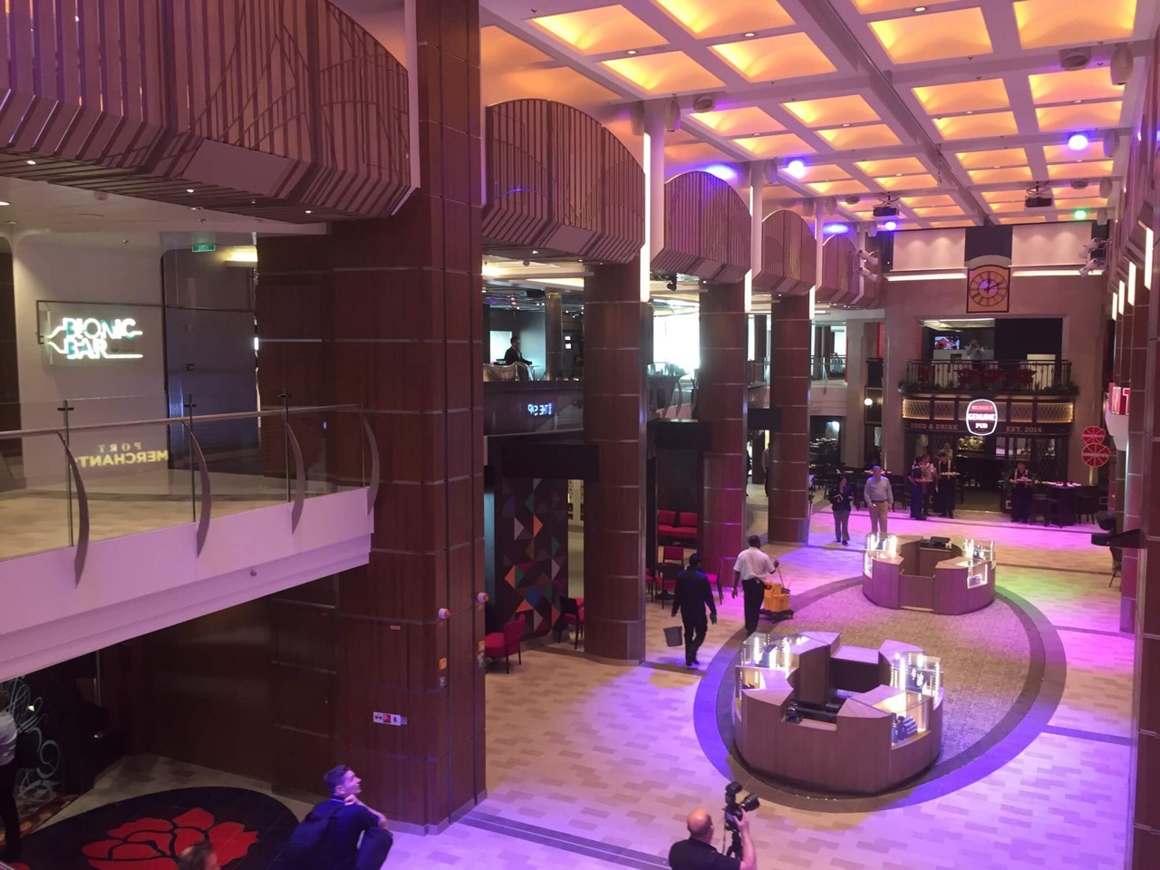 Круїзний лайнер Quantum of the Seas - Атриум лайнера