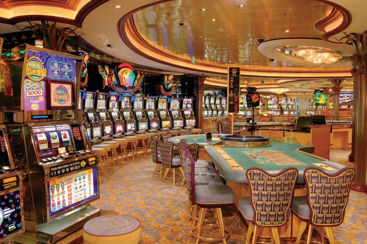 Круїзний лайнер Radiance of the Seas - Казино (Casino Royale)