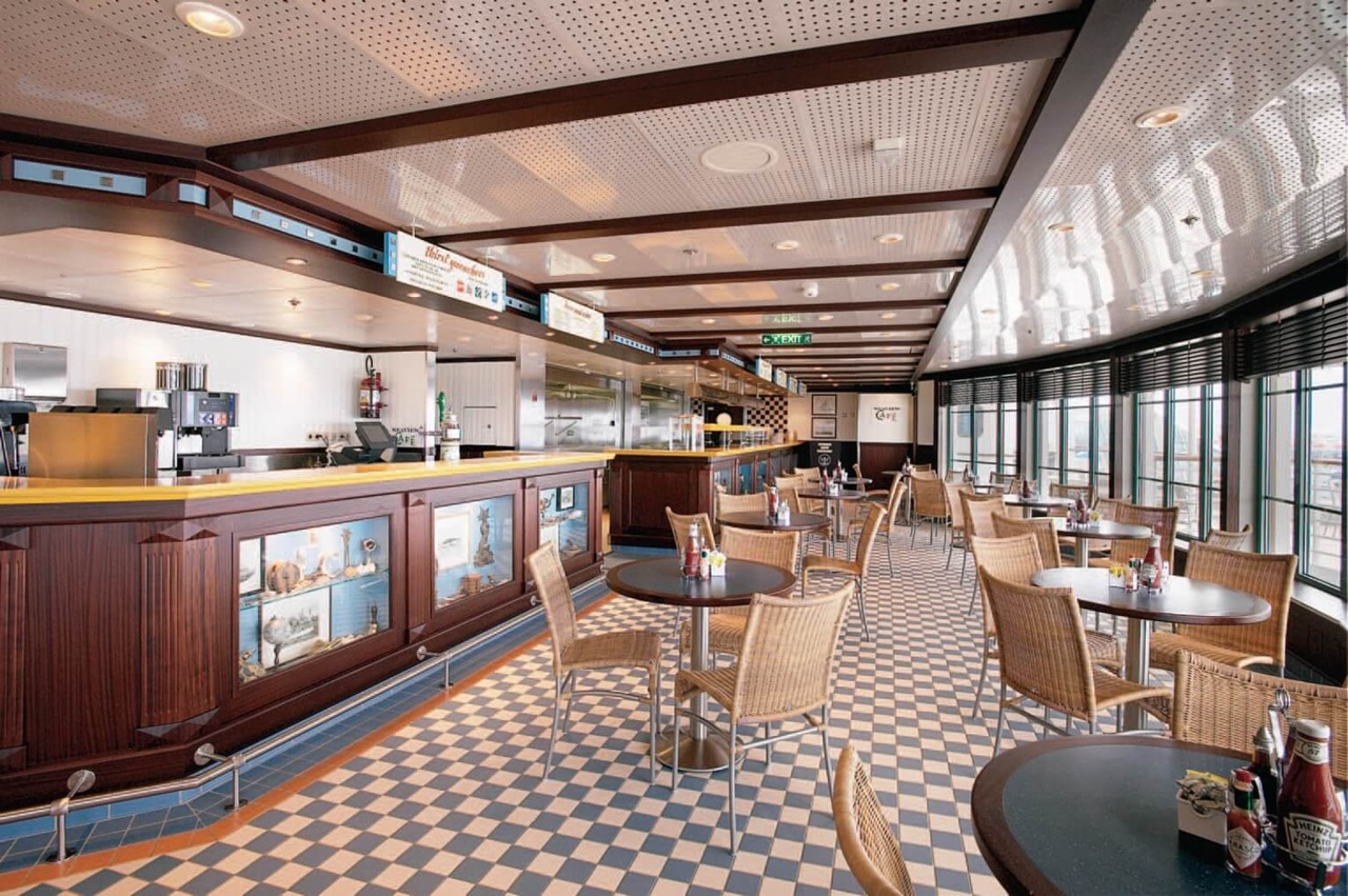 Круїзний лайнер Radiance of the Seas - Кафе с видом на море (Seaview Cafe)