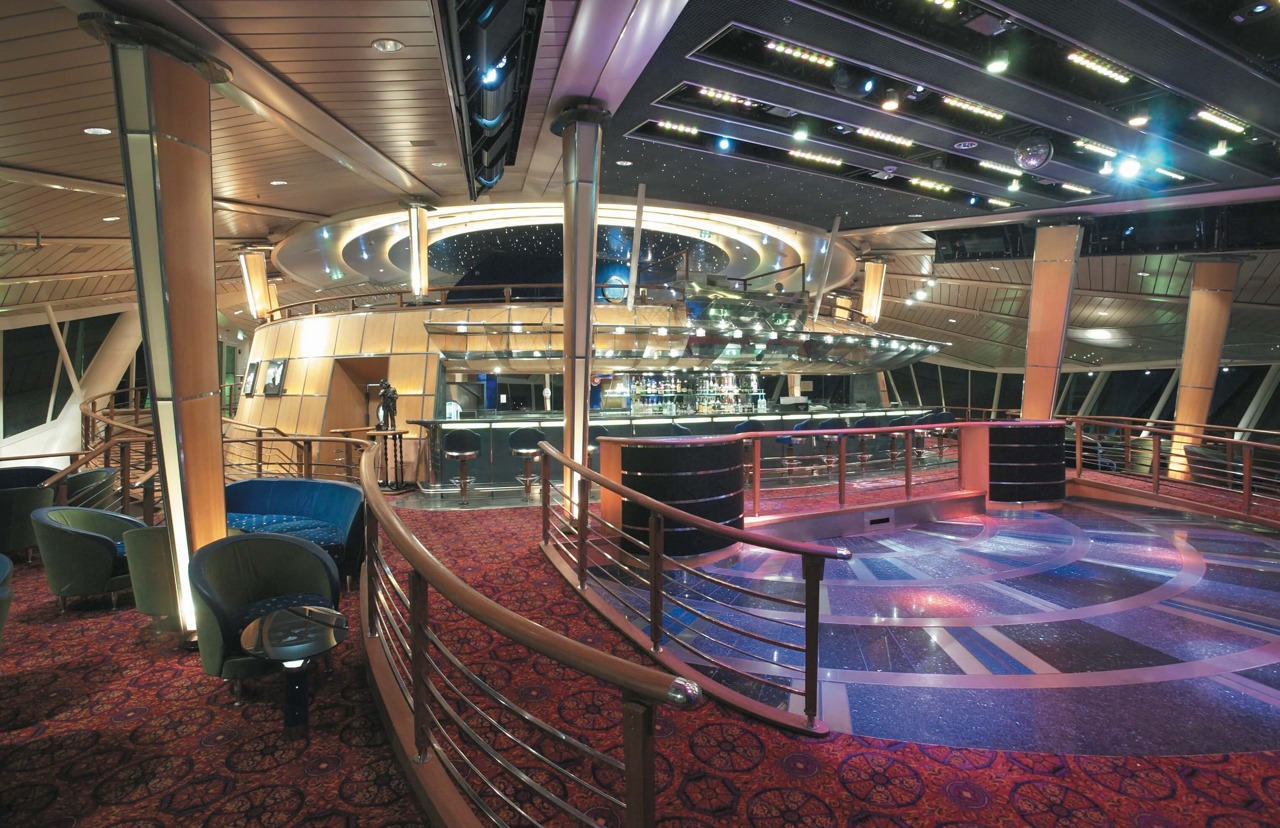 Круїзний лайнер Rhapsody of the Seas - Гостиная (Viking Crown)