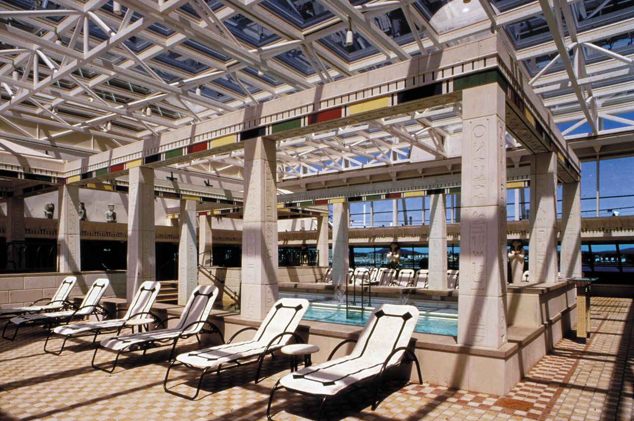 Круїзний лайнер Rhapsody of the Seas - Соляриум (Solarium)