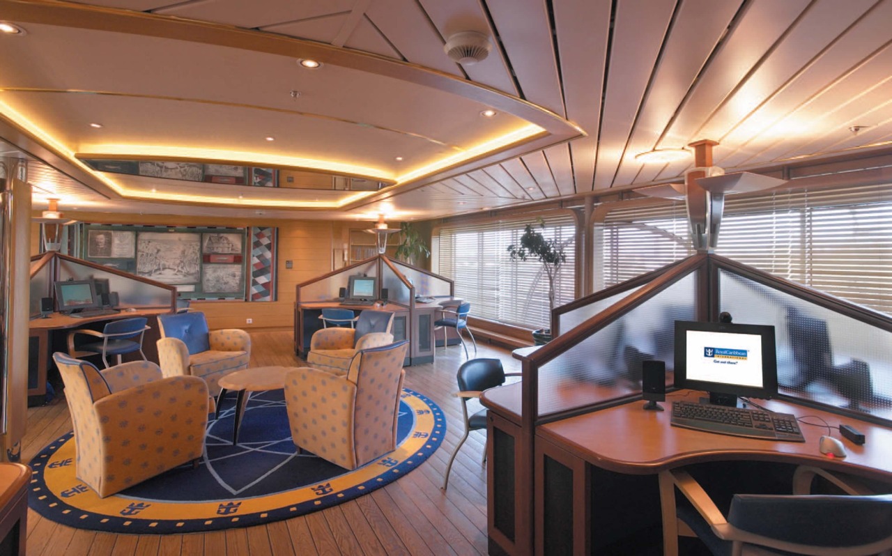 Круїзний лайнер Rhapsody of the Seas - Интернет кафе (Internet Cafe)