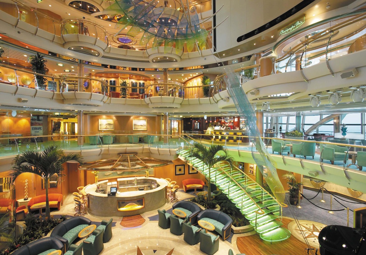 Круїзний лайнер Serenade of the Seas - Атриум (Centrum)