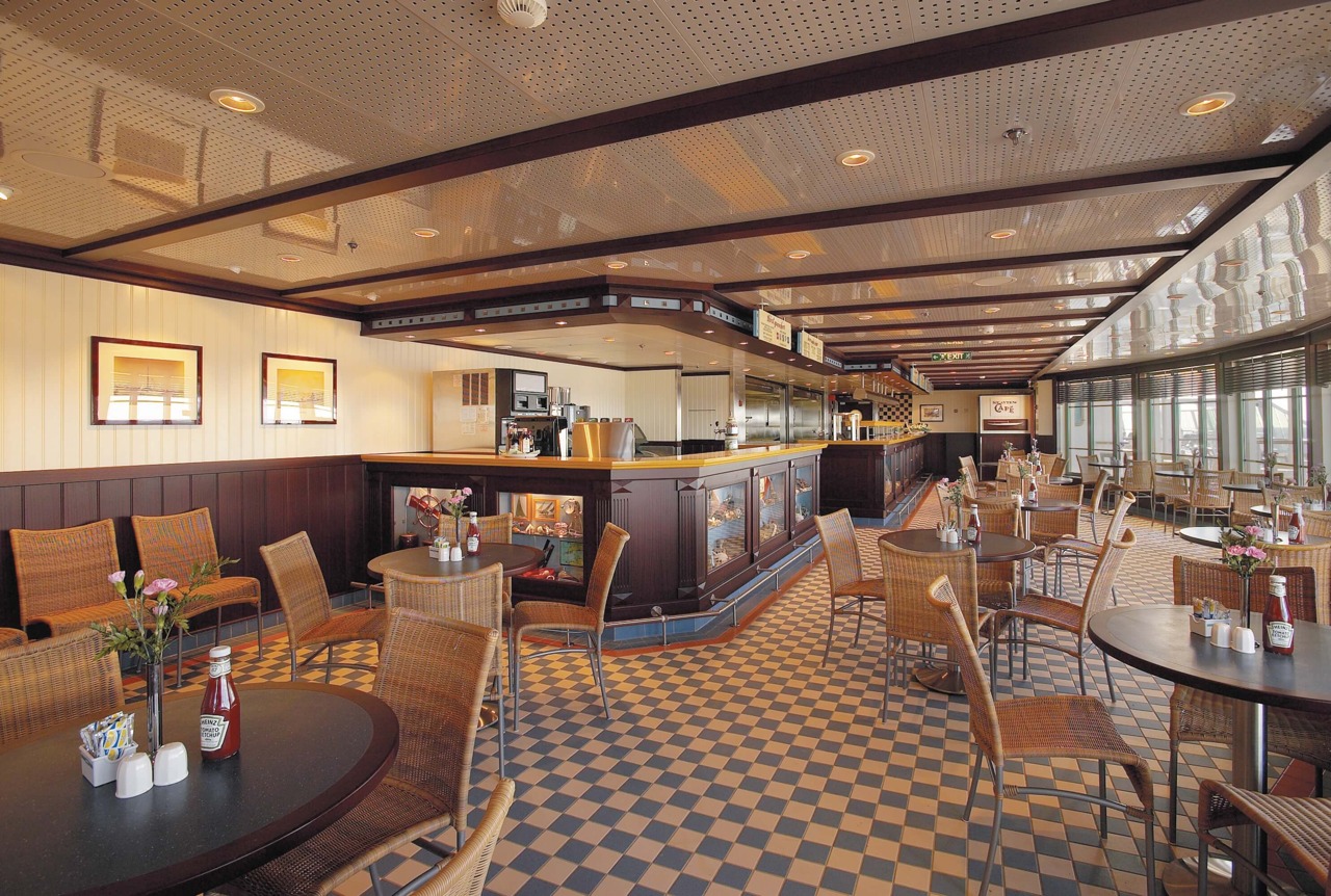 Круїзний лайнер Serenade of the Seas - Кафе с видом на море (Seaview Cafe)