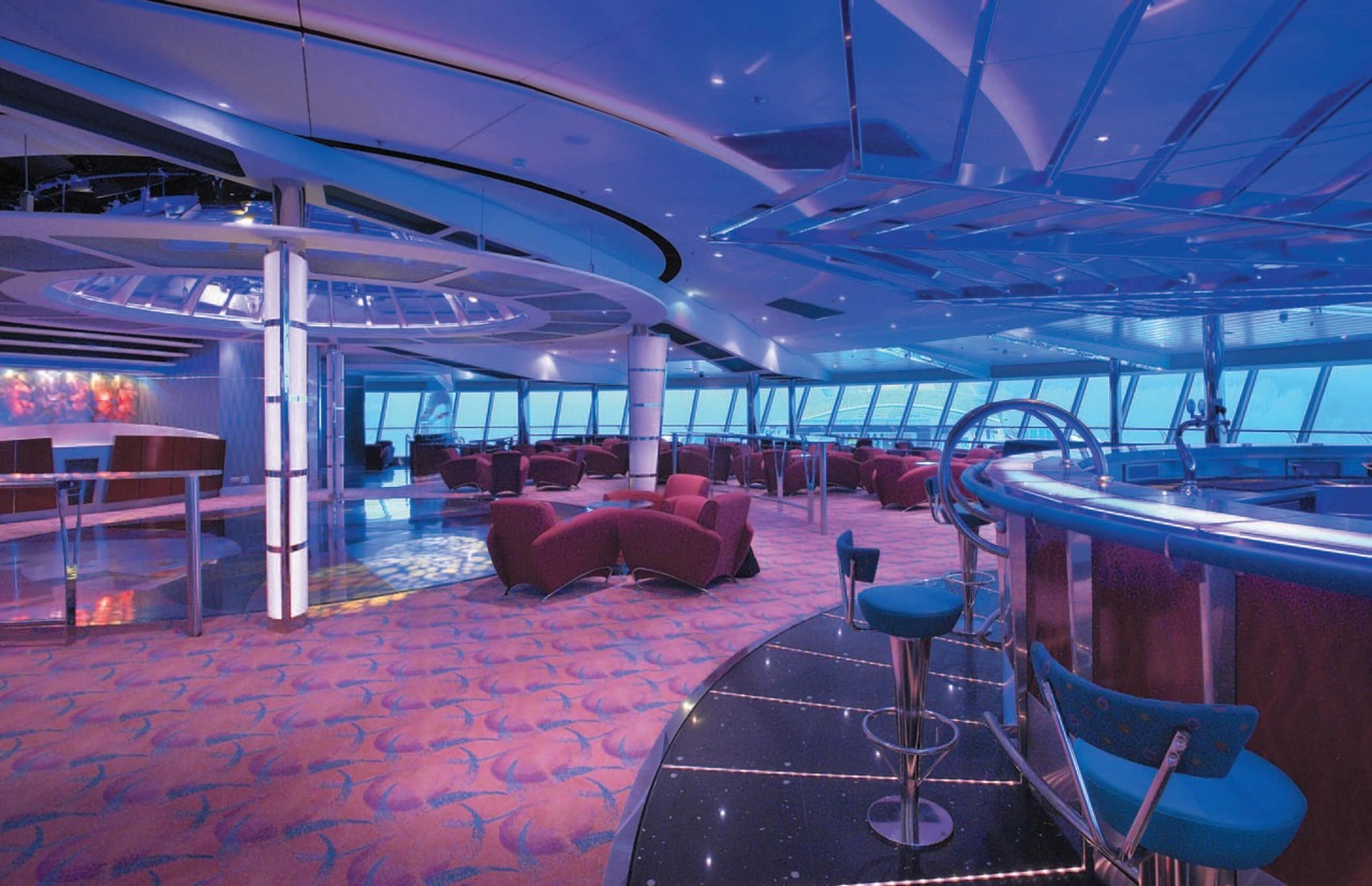 Круїзний лайнер Serenade of the Seas - Гостиная Водоворот (Vortex Lounge)