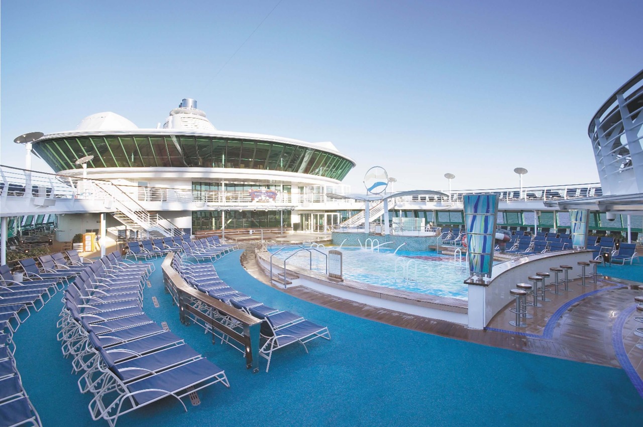Круїзний лайнер Serenade of the Seas - Бассейн (Pool)