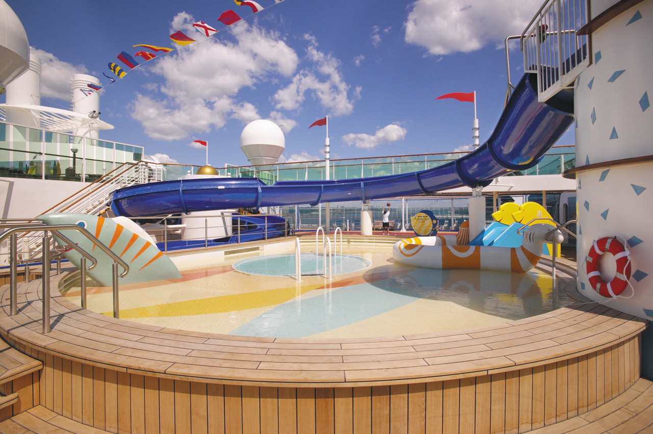 Круїзний лайнер Serenade of the Seas - Водные горки (Waterslides)