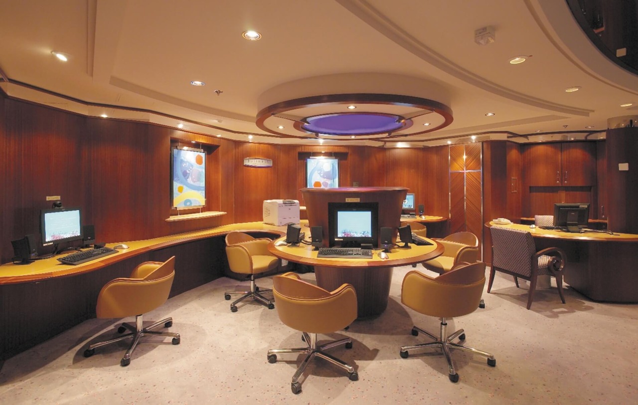 Круїзний лайнер Serenade of the Seas - Интернет-кафе (Internet Cafe)