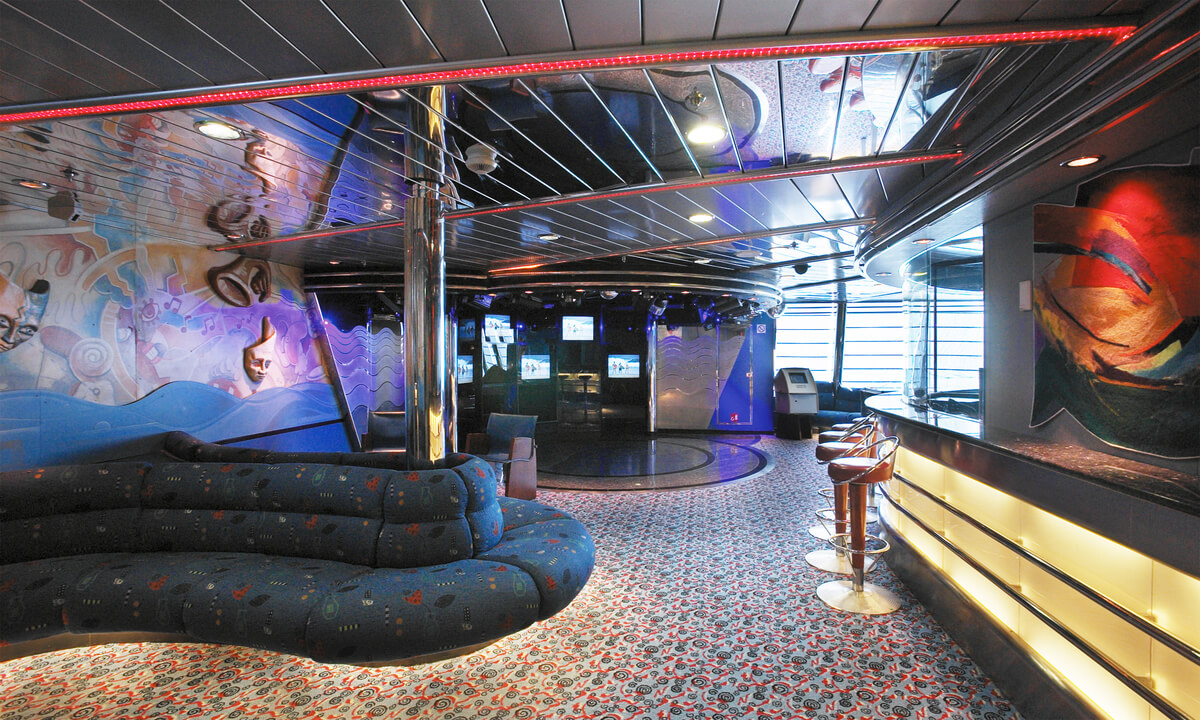 Круїзний лайнер Vision of the Seas - Гостиная Фантазия (Fantasies Lounge)