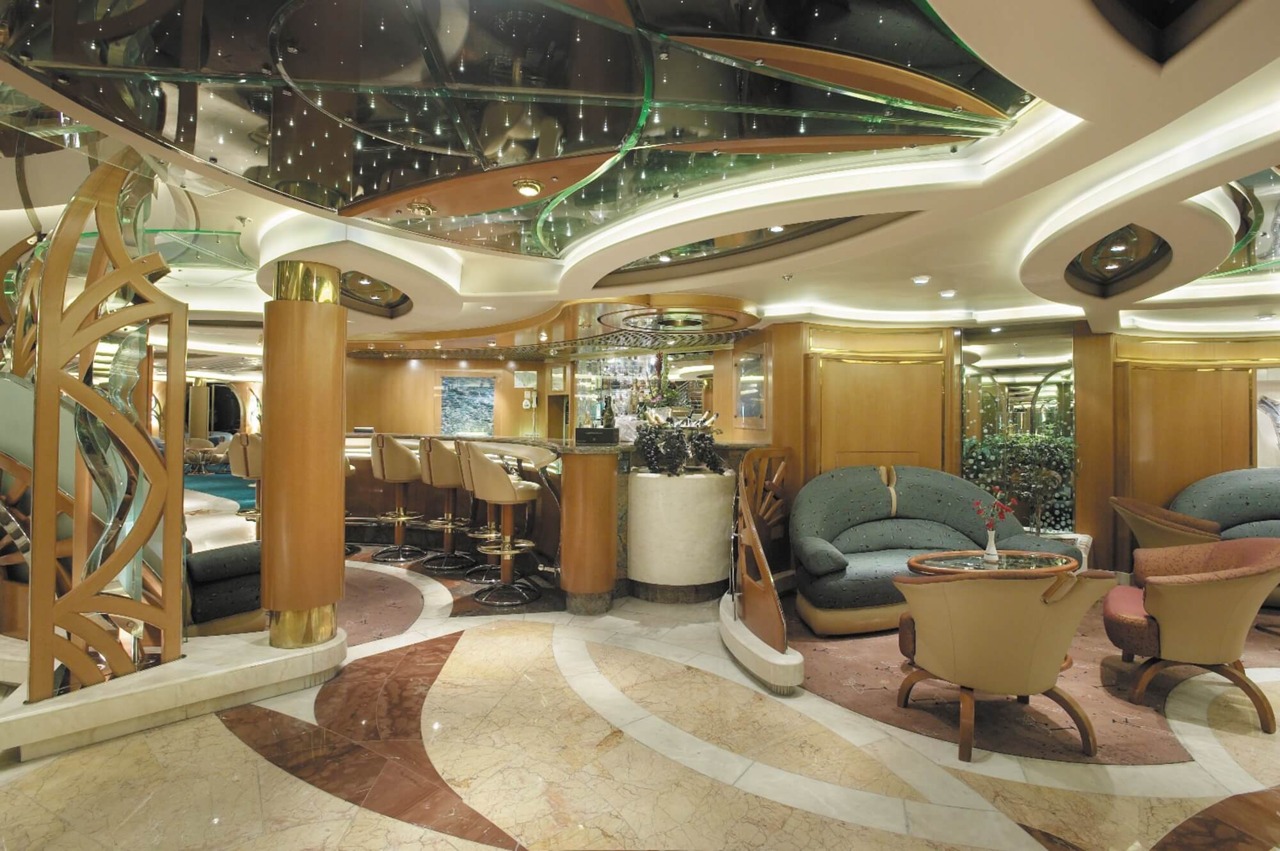 Круїзний лайнер Vision of the Seas - Гостиная Шампань (Champagne Lounge)