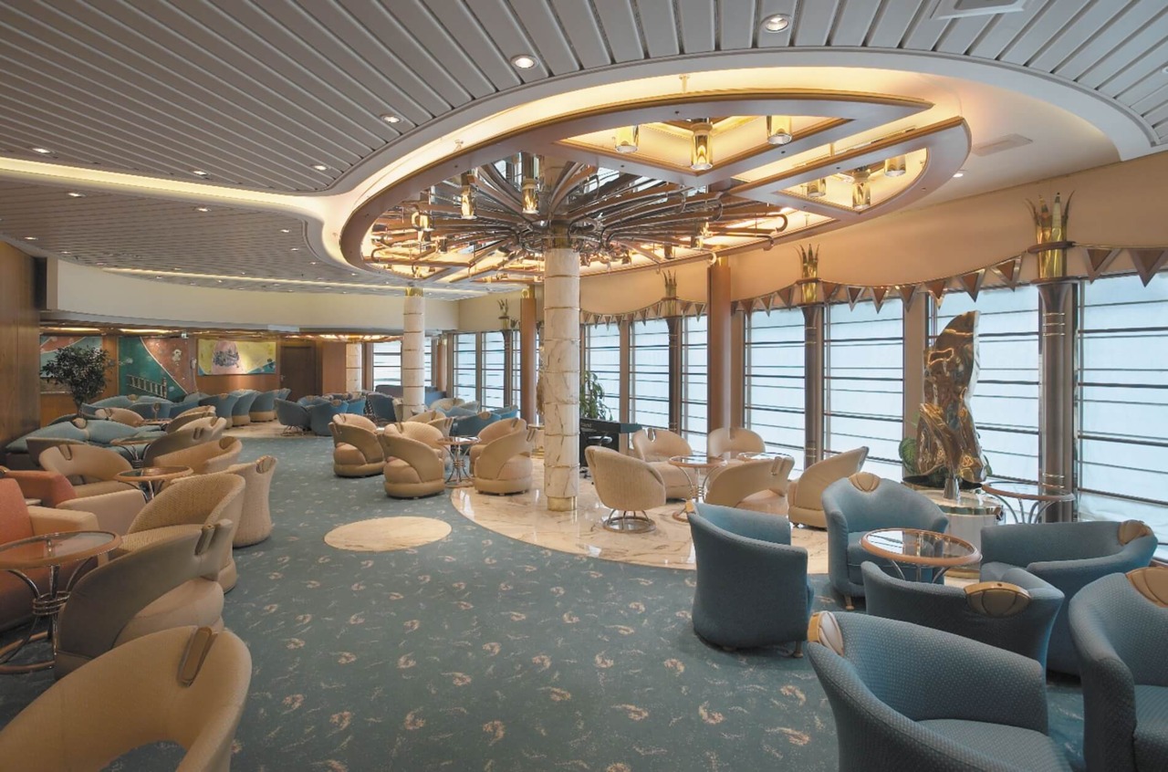 Круїзний лайнер Vision of the Seas - Гостиная с видом на море (Showboat Lounge)