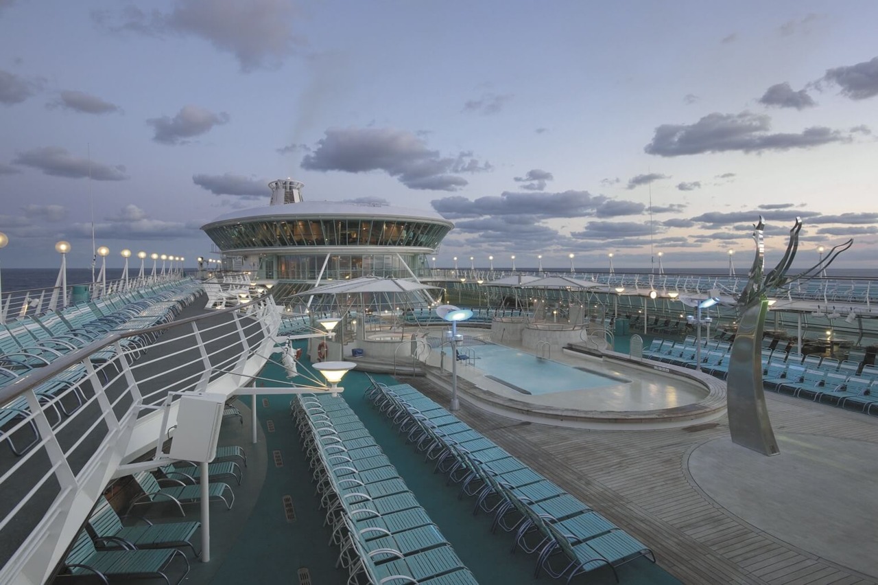 Круїзний лайнер Vision of the Seas - Соляриум (Solarium)