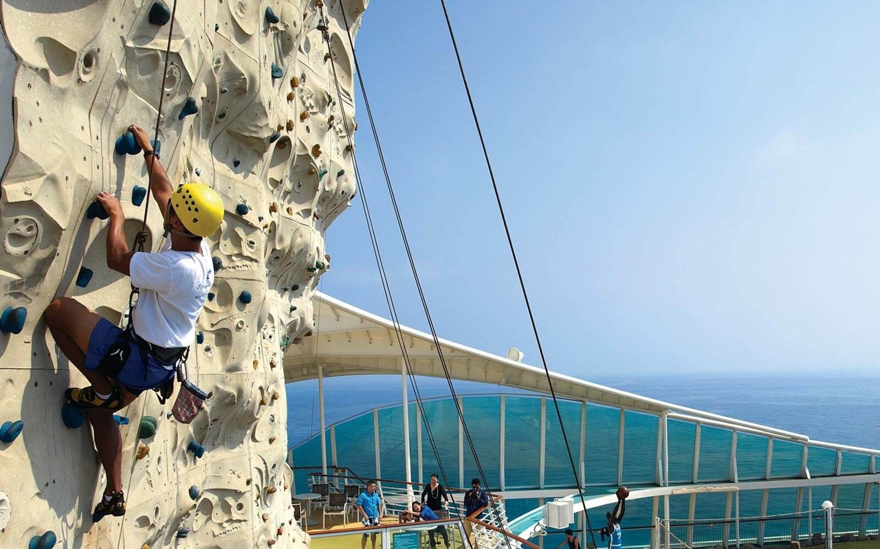Круїзний лайнер Vision of the Seas - Скалодром (Rock Wall)