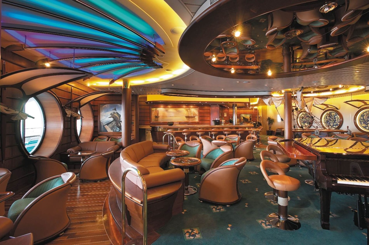 Круїзний лайнер Voyager of the Seas - Шхуна-бар (Schooner Bar)