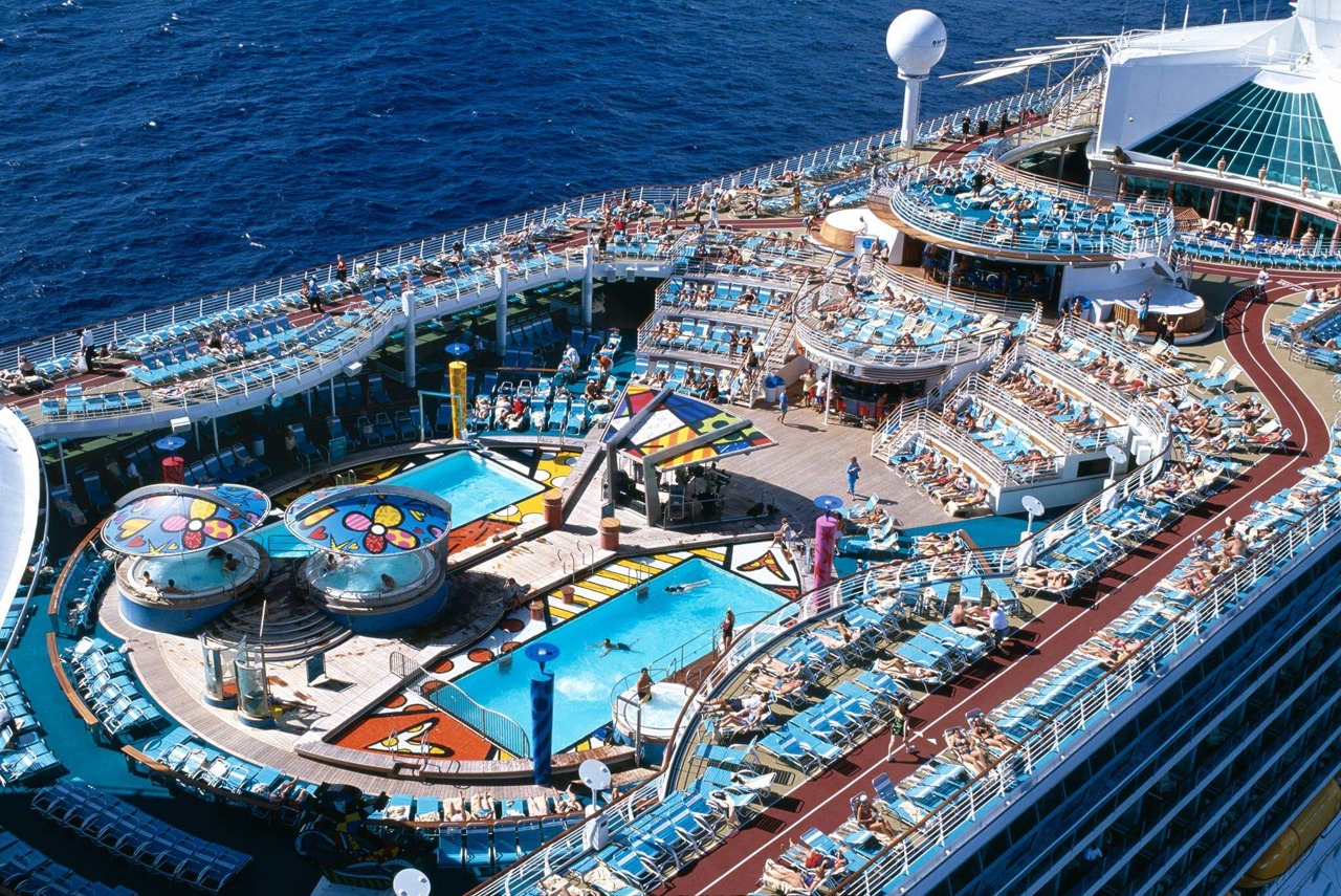 Круїзний лайнер Voyager of the Seas - Палуба водных развлечений (Solarium pool)