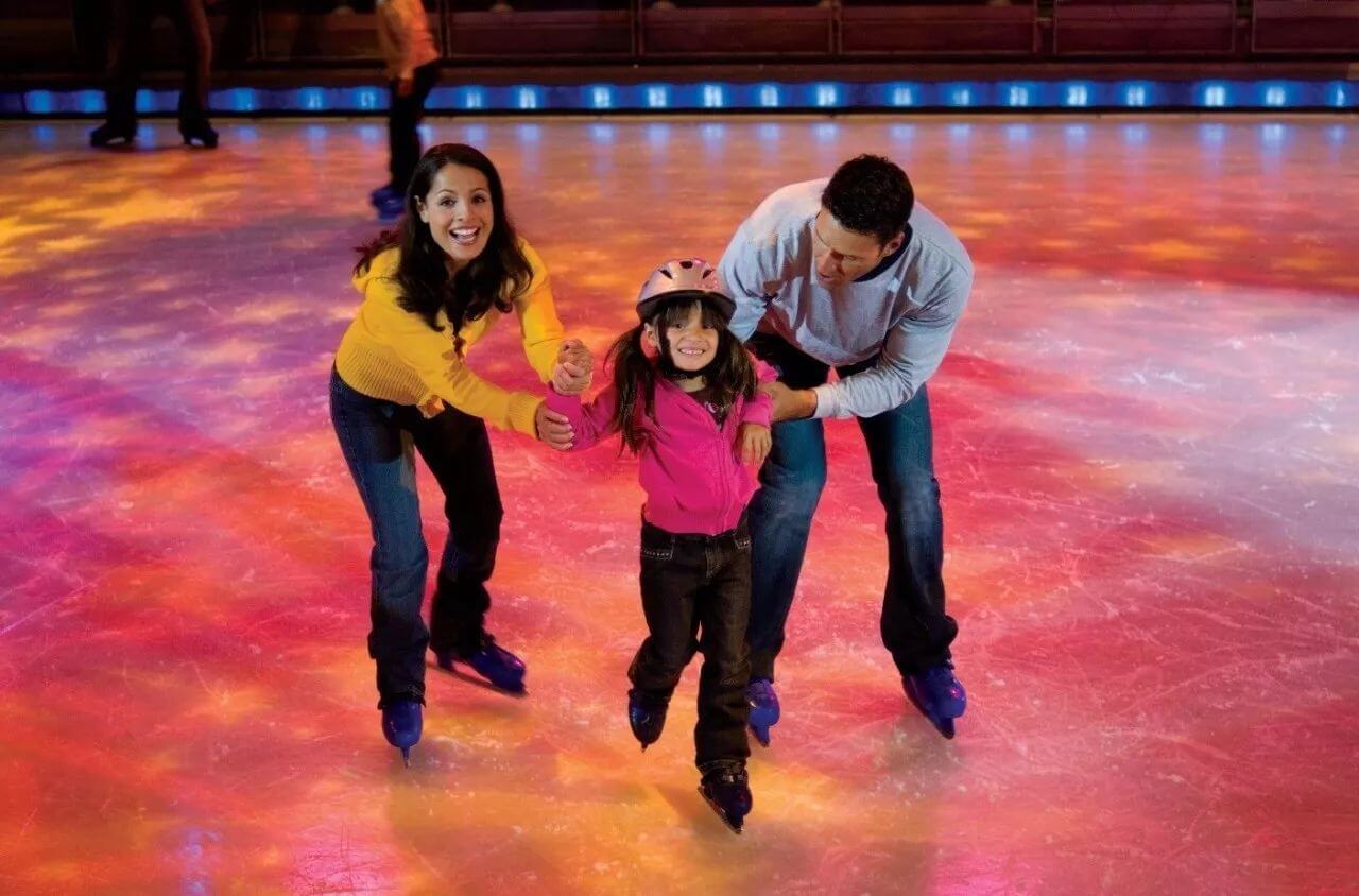 Круїзний лайнер Voyager of the Seas - Каток (Ice Skating)