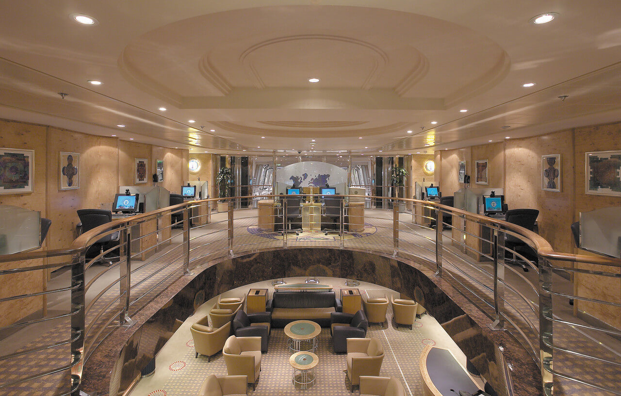 Круїзний лайнер Voyager of the Seas - Интернет-кафе (Internet Cafe)