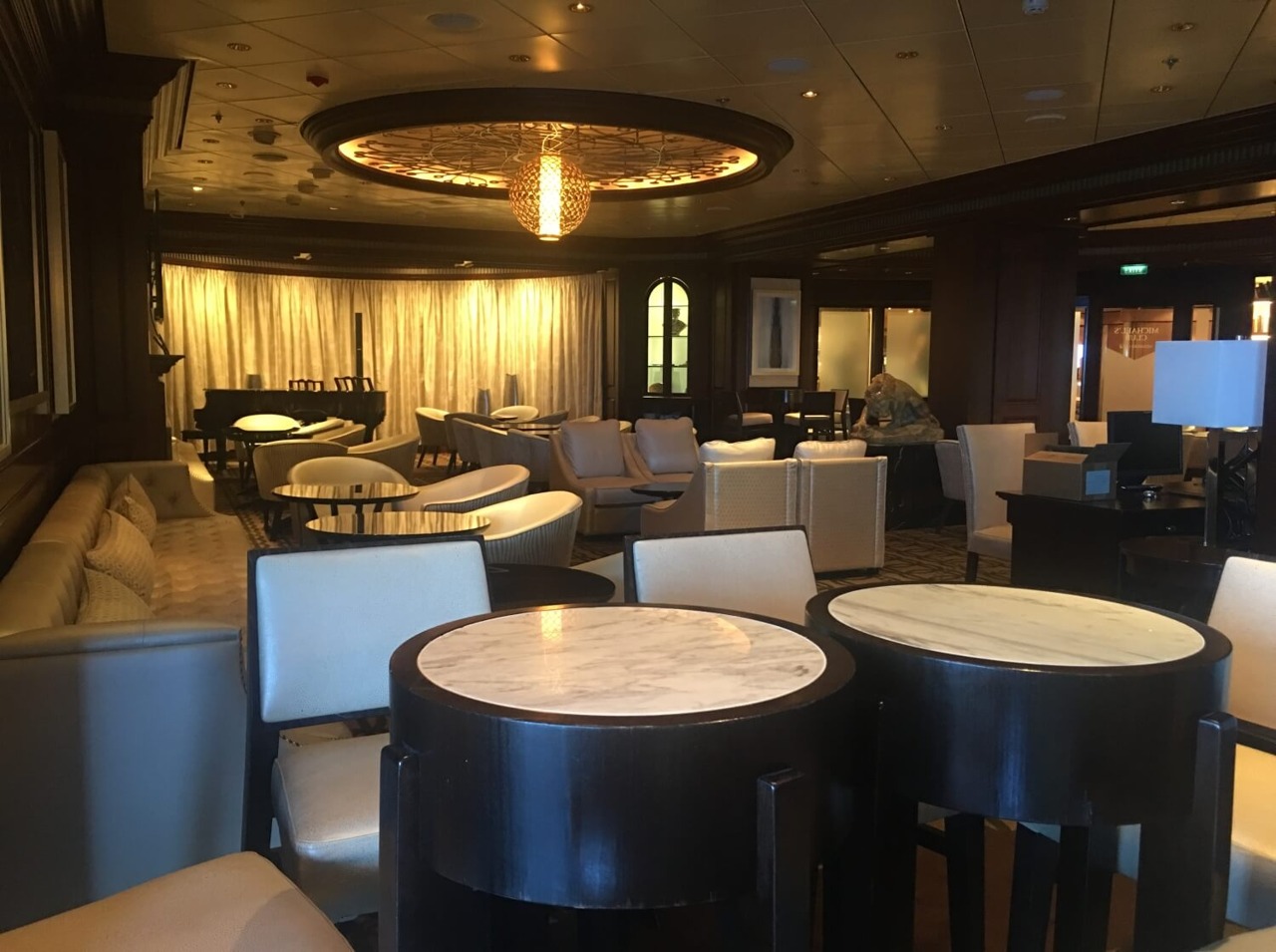Круїзний лайнер Celebrity Constellation - Michael Club