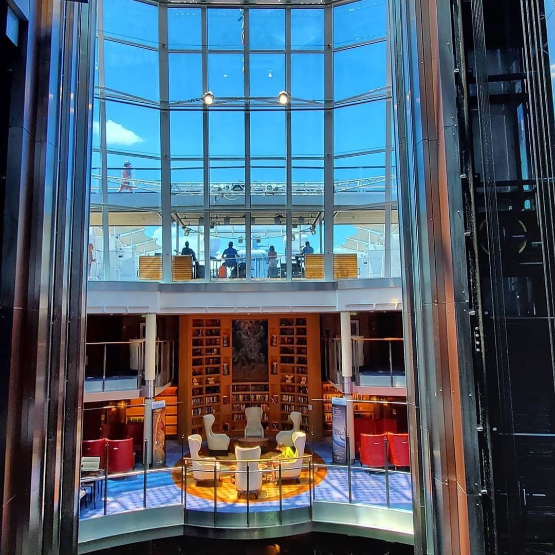 Круїзний лайнер Celebrity Equinox - 61626214_457709131660298_486532465320138942_n
