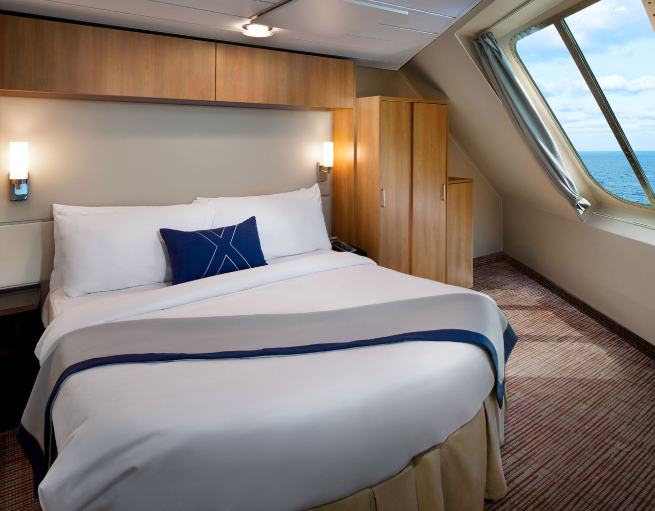 Круїзний лайнер Celebrity Equinox - EQ19-FamilyVeranda-BedroomR