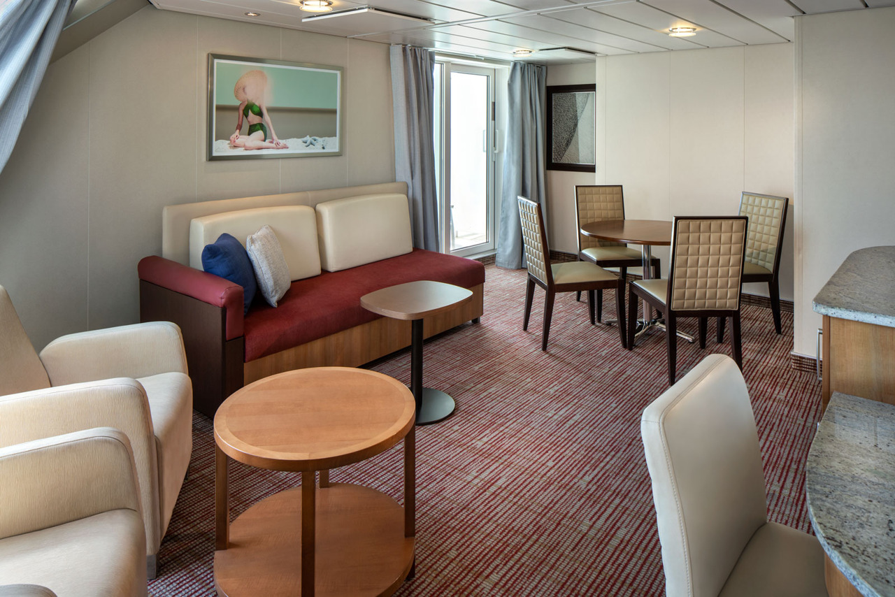 Круїзний лайнер Celebrity Equinox - EQ19-FamilyVeranda-LivingRoomR