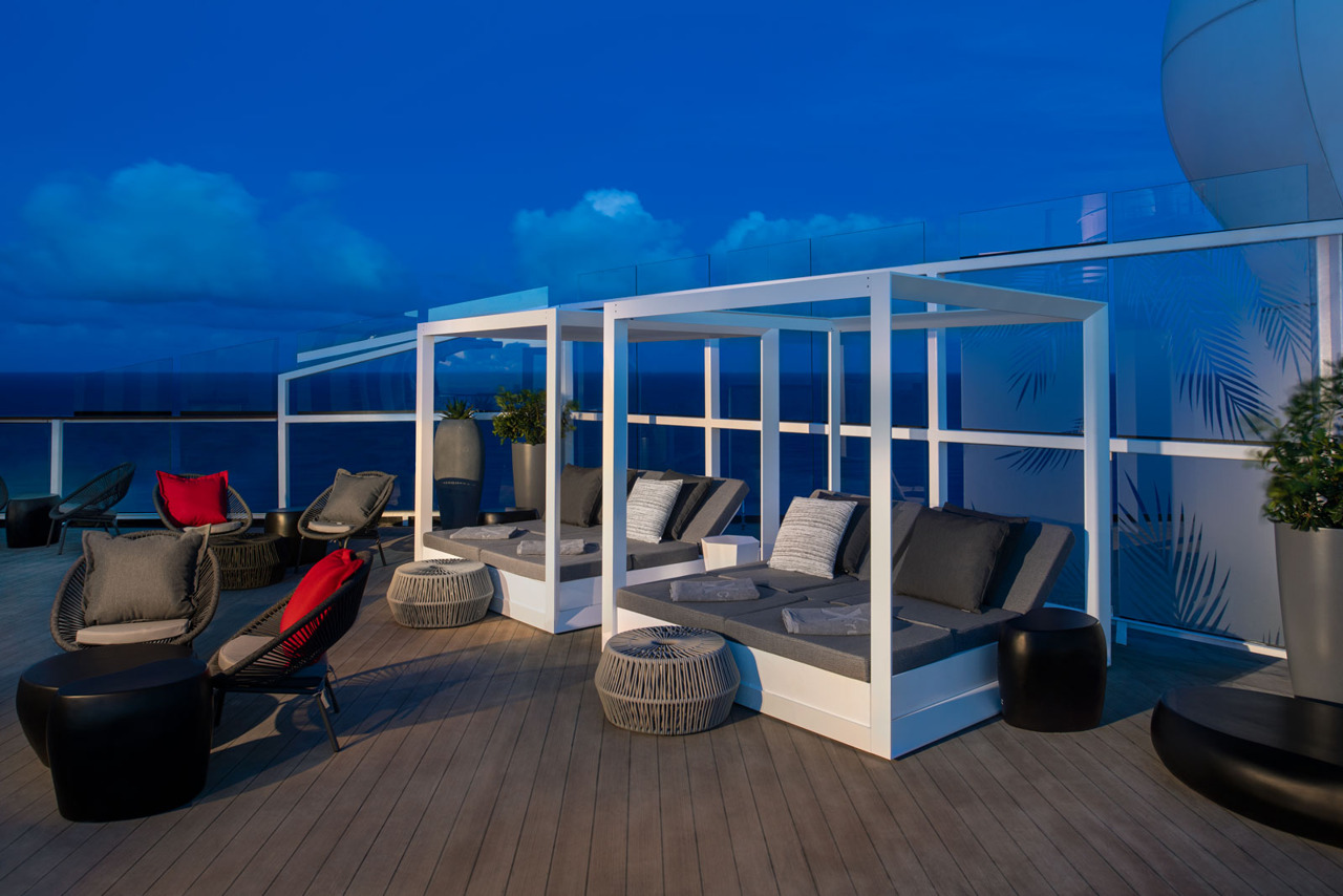 Круїзний лайнер Celebrity Equinox - EQ19-RetreatSundeckNightR