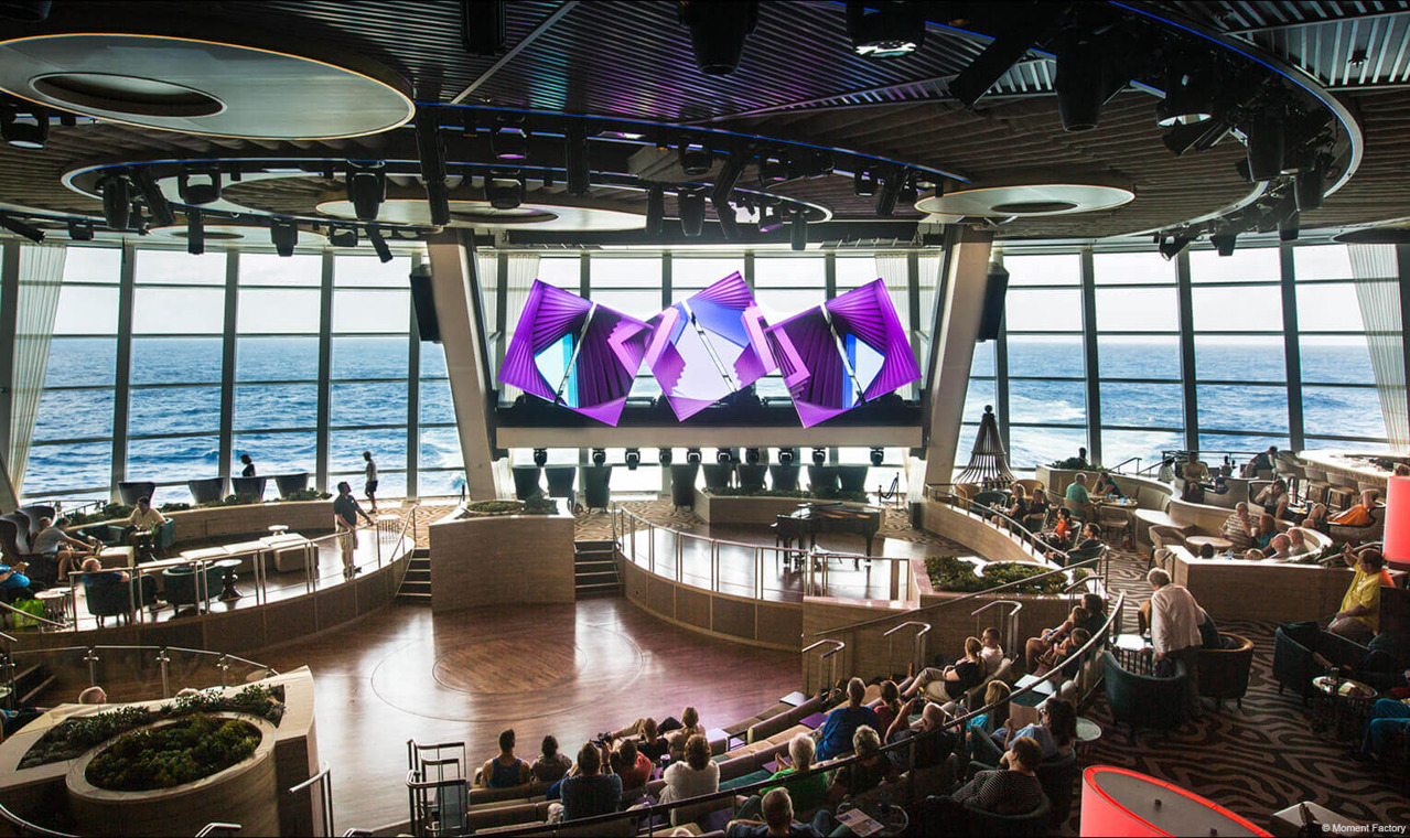 Круїзний лайнер Anthem of the Seas - Панорамный зал Two70 (днём)