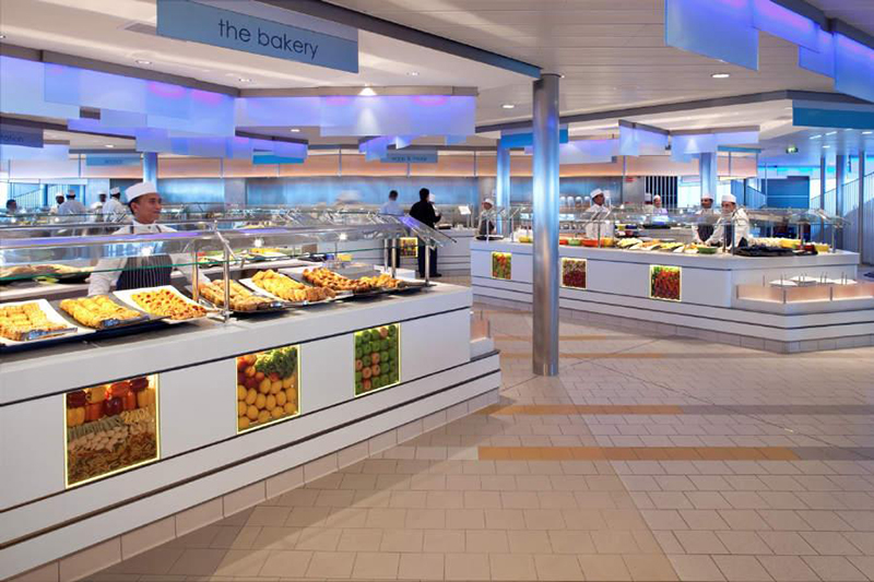 Круїзний лайнер Celebrity Reflection - Ресторан-шведский стол Ocenview Cafe