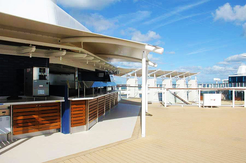 Круїзний лайнер Celebrity Reflection - Бургер-бар Mast Grill