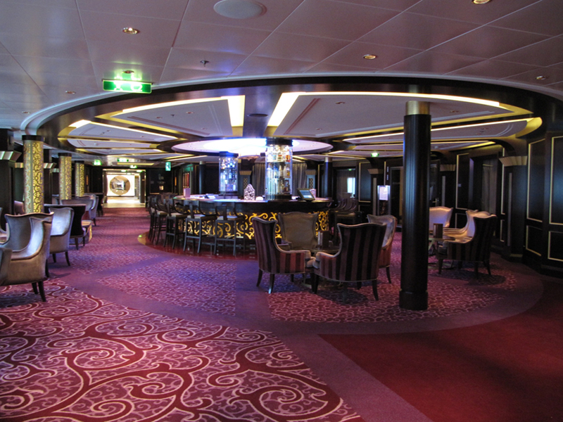 Круїзний лайнер Celebrity Reflection - Лаунж-бар Ensemble Lounge