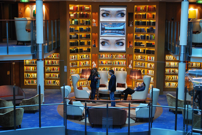 Круїзний лайнер Celebrity Reflection - Библиотека