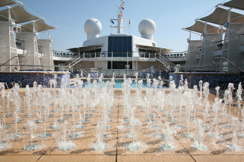 Круїзний лайнер Celebrity Silhouette - Палуба водных развлечений (Pool deck)