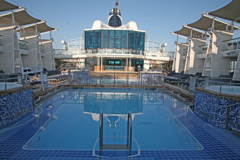 Круїзний лайнер Celebrity Silhouette - Бассейн (The Pool)
