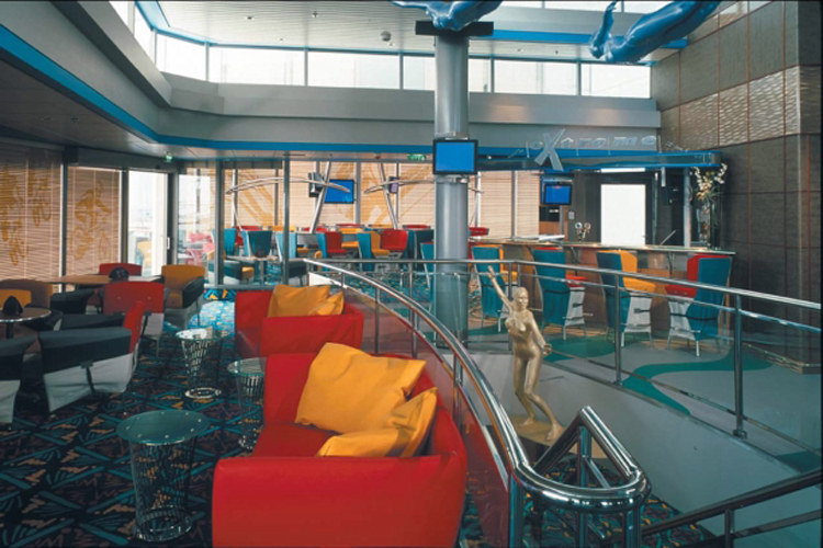 Круїзний лайнер Celebrity Summit - Спорт бар (Sports Bar)