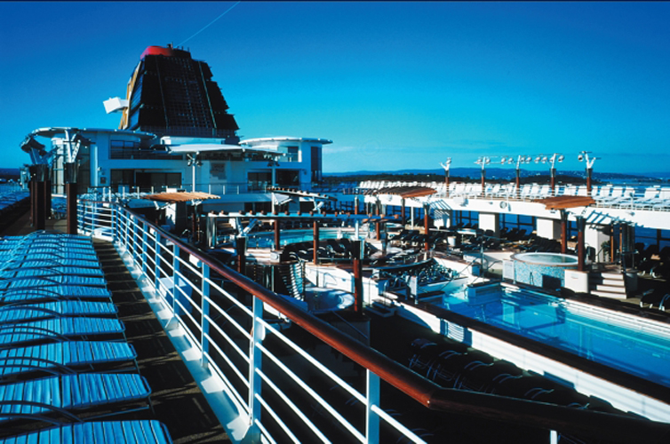 Круїзний лайнер Celebrity Summit - Бассейн (Riviera Pool)