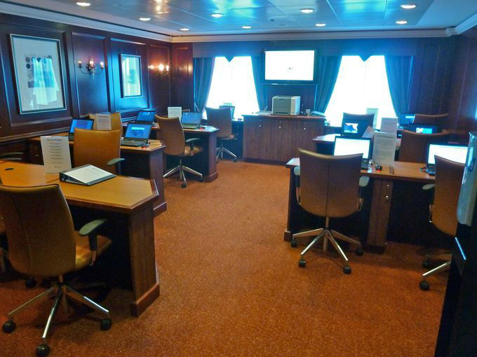 Круїзний лайнер Azamara Journey - Компьютерный зал (Computer Center)