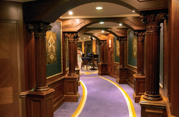 Круїзний лайнер Azamara Journey - Театр (Cabaret Theater)