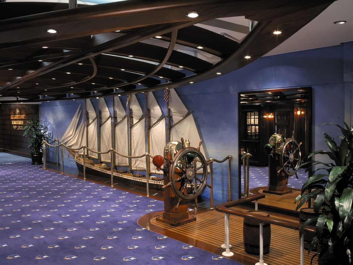 Круїзний лайнер Brilliance of the Seas - Шхуна-бар (Schooner Bar)